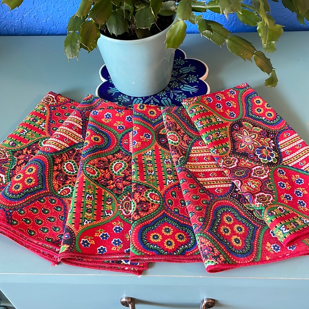6 Red and Green Festive Christmas Napkins